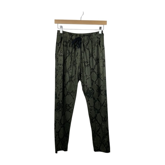 Lululemon Jet Crop Slim Luxtreme Pants Ziggy Snake Fatigue Green Gator Size 4 - Picture 8 of 16